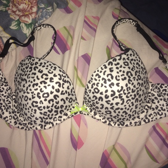 34 b push up VS bra