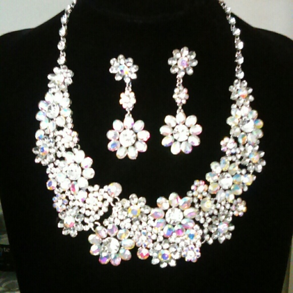 Closet Clean Out Sale! Special Event Accessories