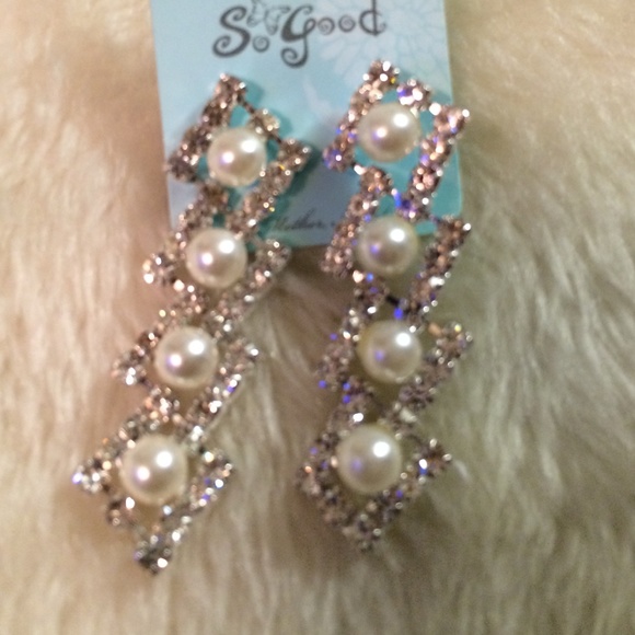 So Good Faux Pearl Crystal Dangling Earrings
