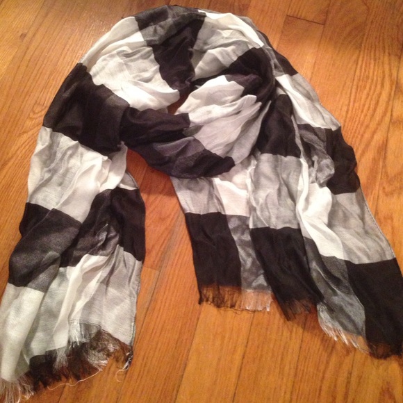 Checkered scarf!