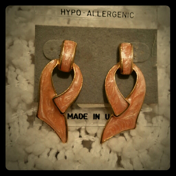 Vintage looking peach earrings