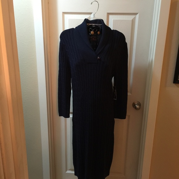 NEW navy 💙sweater 🌀dress w/ button accent👗