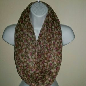 Two sided Steve Madden scarf