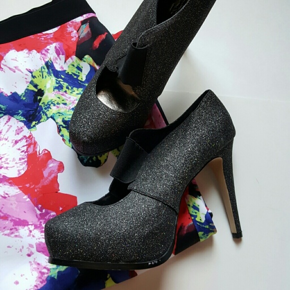City Streets Shoes - Gray shimmery glittery heels