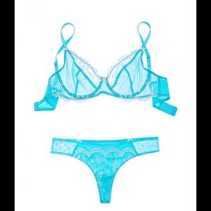 24 HR SALE!!!! Get it quick!!! Adore set.