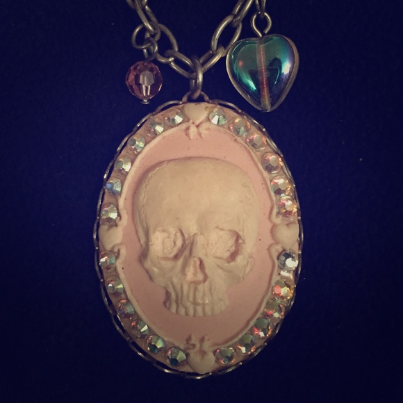 Unique skull necklace