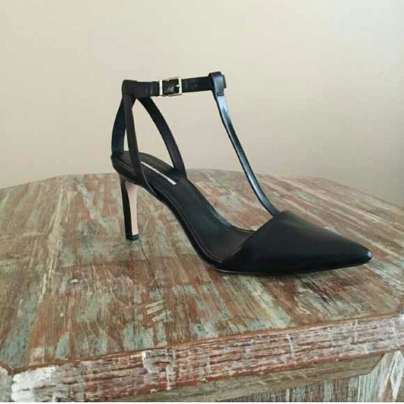 Super cute BCBG Heels***Final Price***
