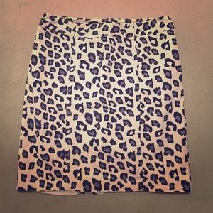 Too cute black & white leopard print pencil skirt!