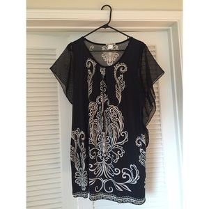 Black and white tunic shirt