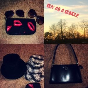 2 glasses 👓👓 2👒👒 1 .💋Kiss 💋Wallet  and a 👜