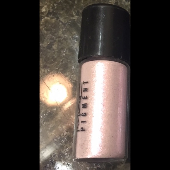 MAC Pigment Helium