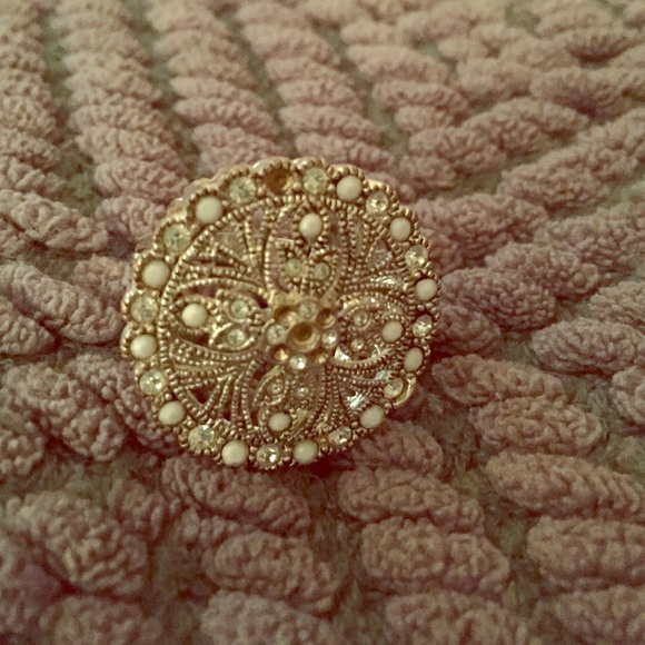 Pretty Ring - Picture 1 of 4