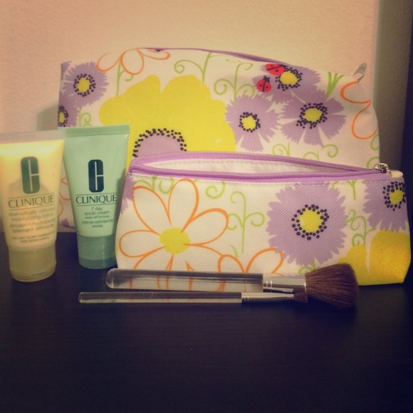 Clinique makeup bag set