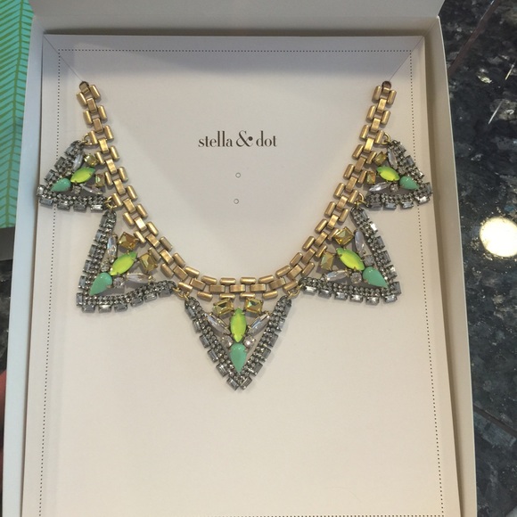 Stella and dot Palmia Necklace