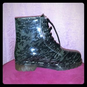 MAKE AN OFFER....... Fashion Jelly Bean boots!!