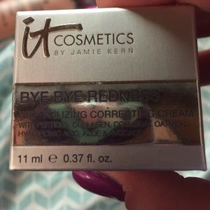 It cosmetics bye-bye redness