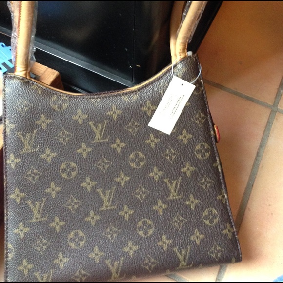 Women's Louis Vuitton hang bag