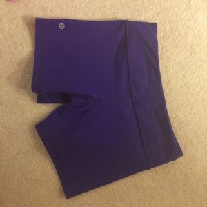 Lululemon groove short- Authentic size 6