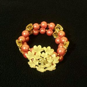 Very cute, feminine fuschia pink flower bracelet!