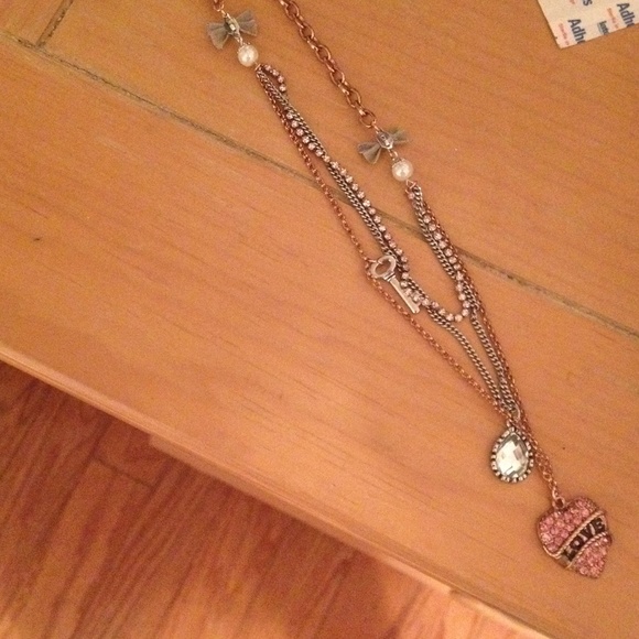 ❌❌❌SOLD❌❌❌ Betsey Johnson necklace