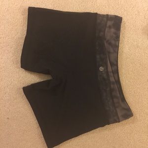 Lululemon groove shorts- Authentic size 6