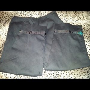 Black capris