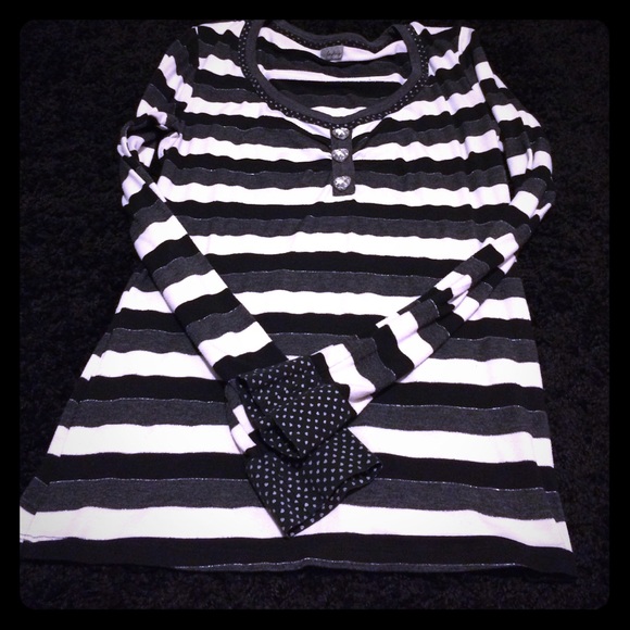 Day trip gently used large long sleeve