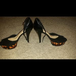 Gianni Bini  Black and Animal Print shoe