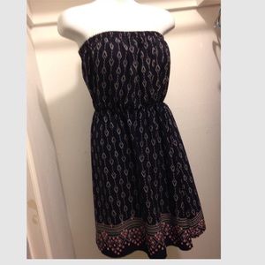 SOLD Beautiful navy strapless dress :)