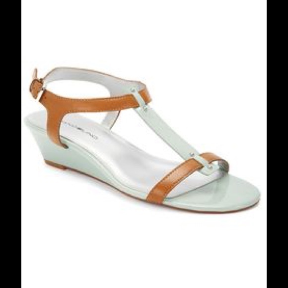 ❗️FINAL❗️Bandolino T-Strap Wedge Sandals