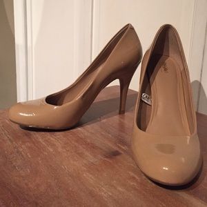 Mossimo Pearce pumps in camel patent