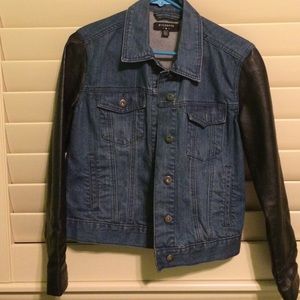Jean jacket with leather sleeves