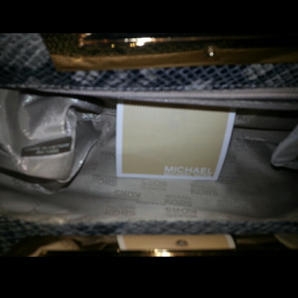 MK clutch bag NWOT - Picture 2 of 2