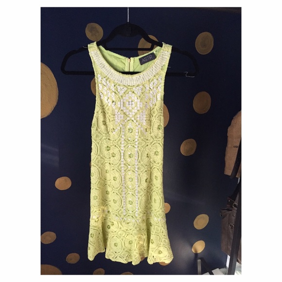 ASTR crochet dress - Picture 3 of 4