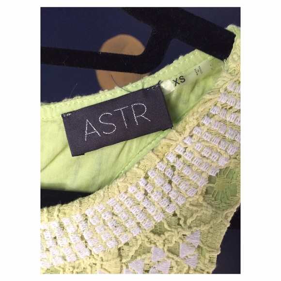 ASTR crochet dress - Picture 4 of 4