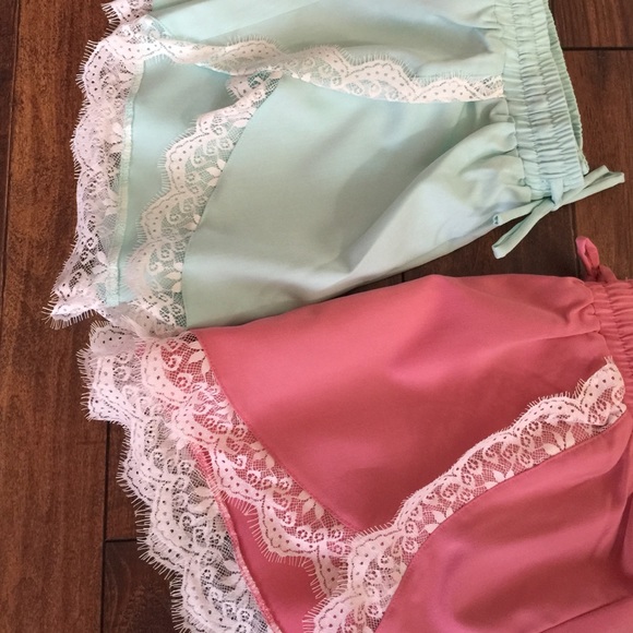 SOLD OUT ❌ Mint Lace trim shorts - Picture 3 of 4