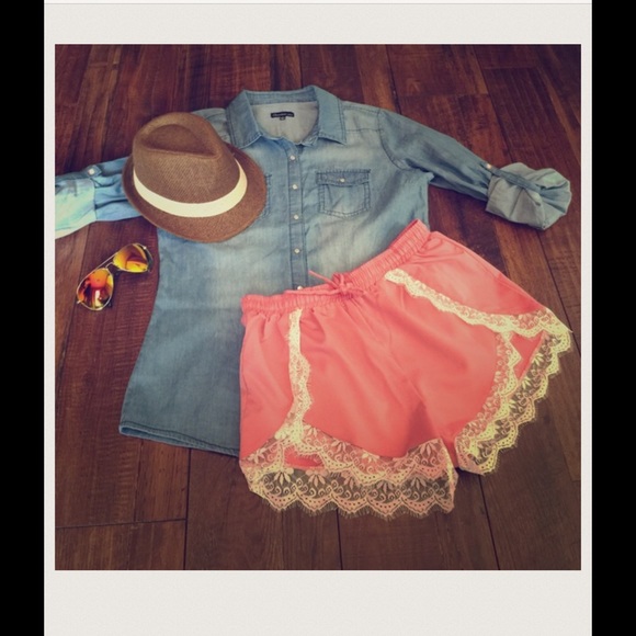 SOLD OUT ❌ Mint Lace trim shorts - Picture 4 of 4