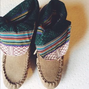Tribal print "moccasin" type shoe
