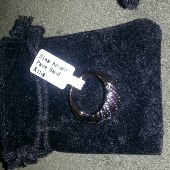 Diamond accent ring - Picture 2 of 2