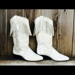 Vintage Dingo Fringed White Boots