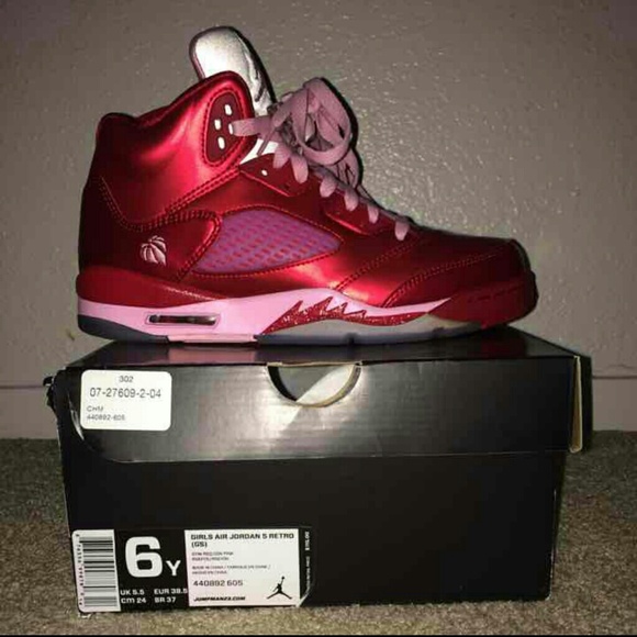 Jordans retro 5 .6y ..7/2 in woman new