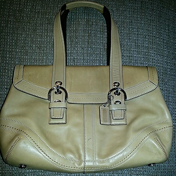 👑👜All Leather camel tan Medium size COACH PURSE
