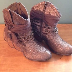 Buckle size 10 women's boots , brown glittered !