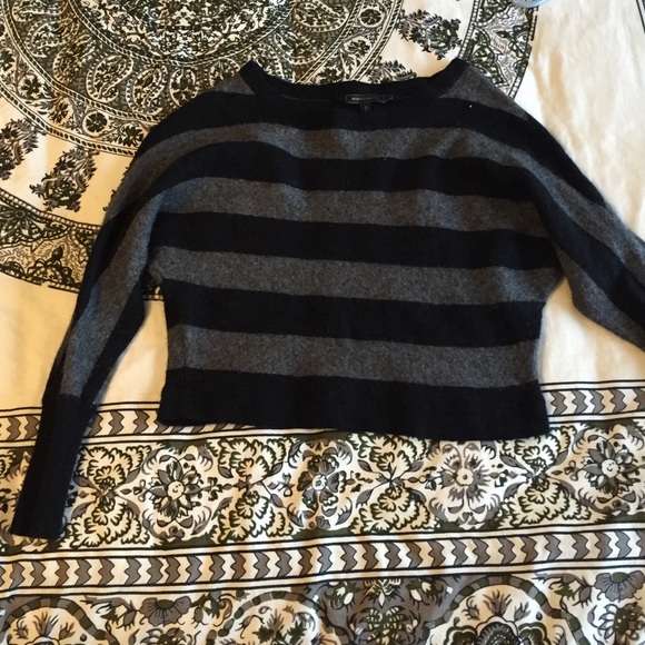 Black and gray sweater