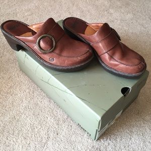 Brown Born MONTARA clogs like new!