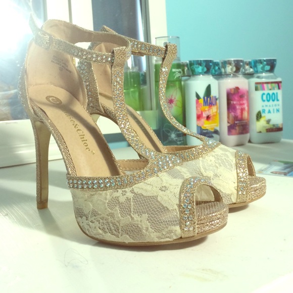 Nude glittery lace t-strap heels 😍