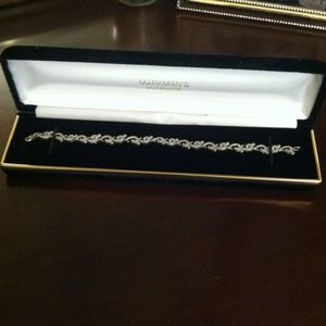 14k white gold tennis bracket 7" long