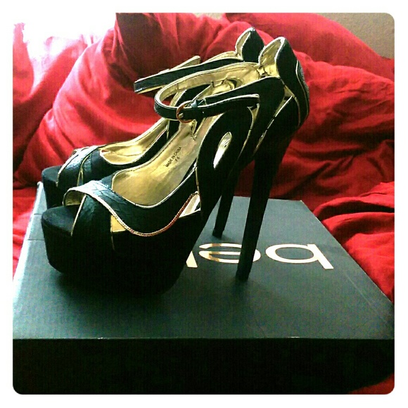 Black/gold High Heel