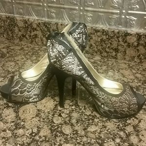 *REDUCED* Steve Madden lacy heels