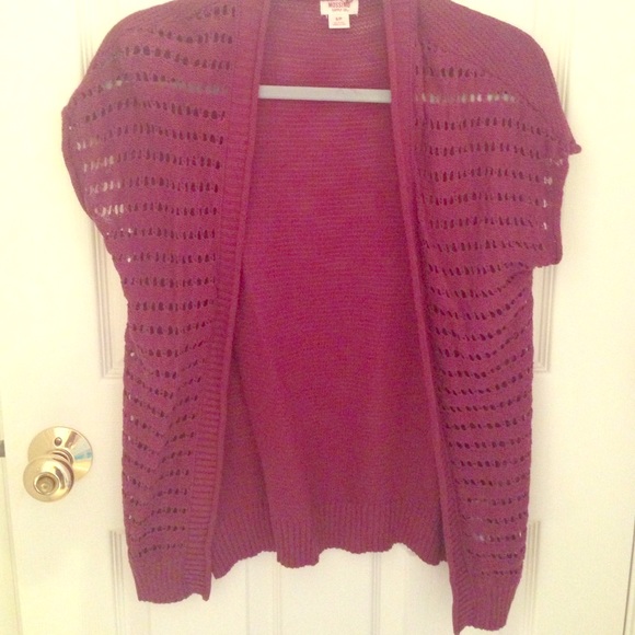 Short sleeve burgundy sweater.